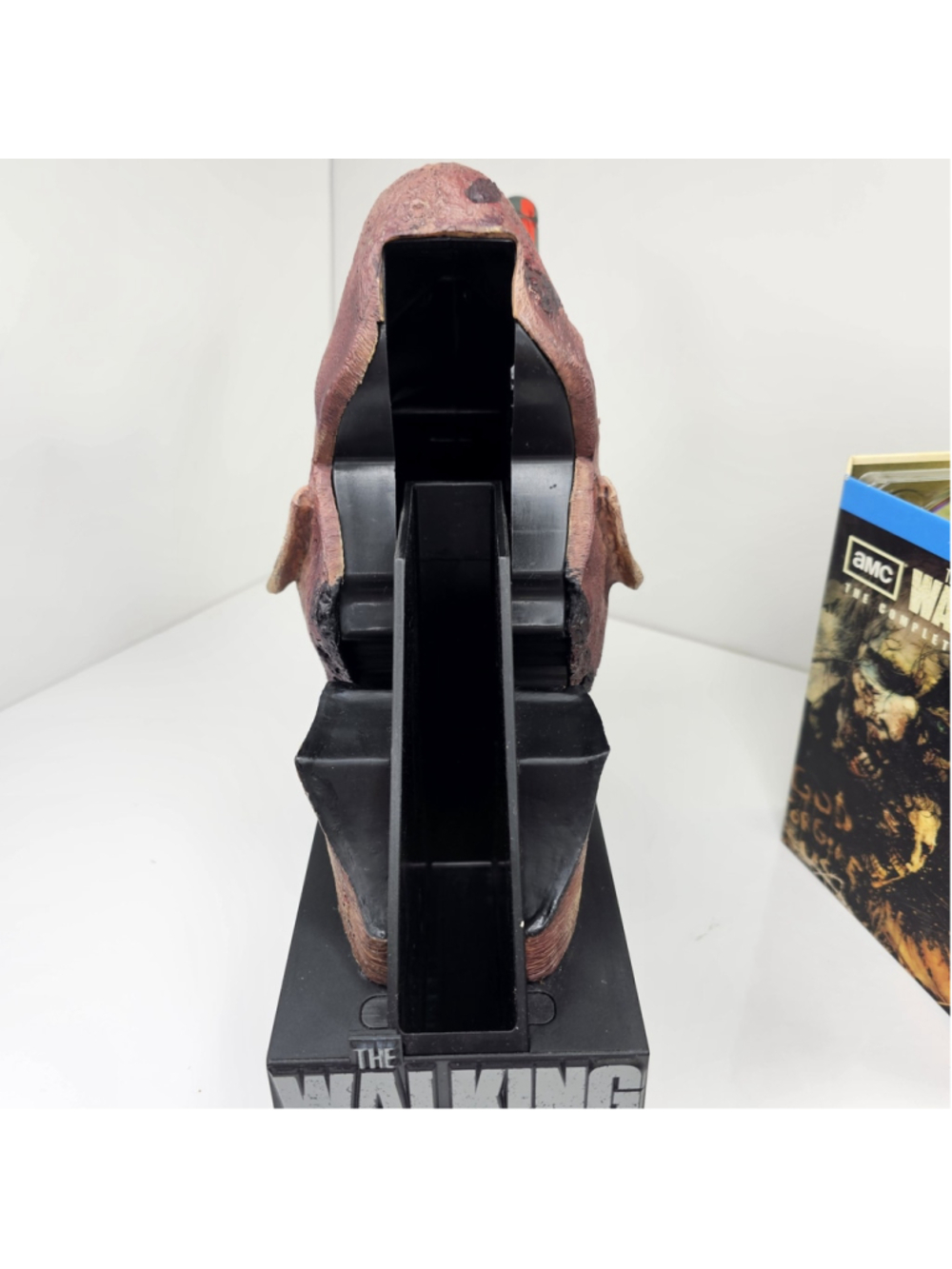 Walking Dead: Season 2 Blu-ray Set, Limited Edition Zombie Head Clean Disks! - Picture 8 of 15